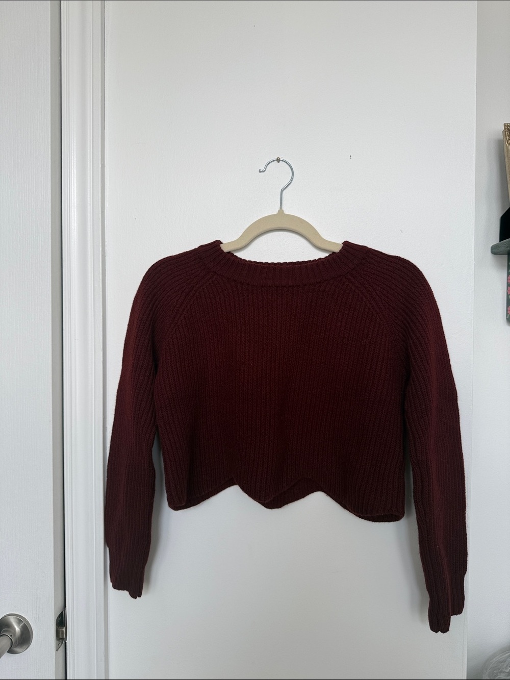 Wilfred Ribbed Scallop-Hem Crewneck Sweater - Deep Burgundy